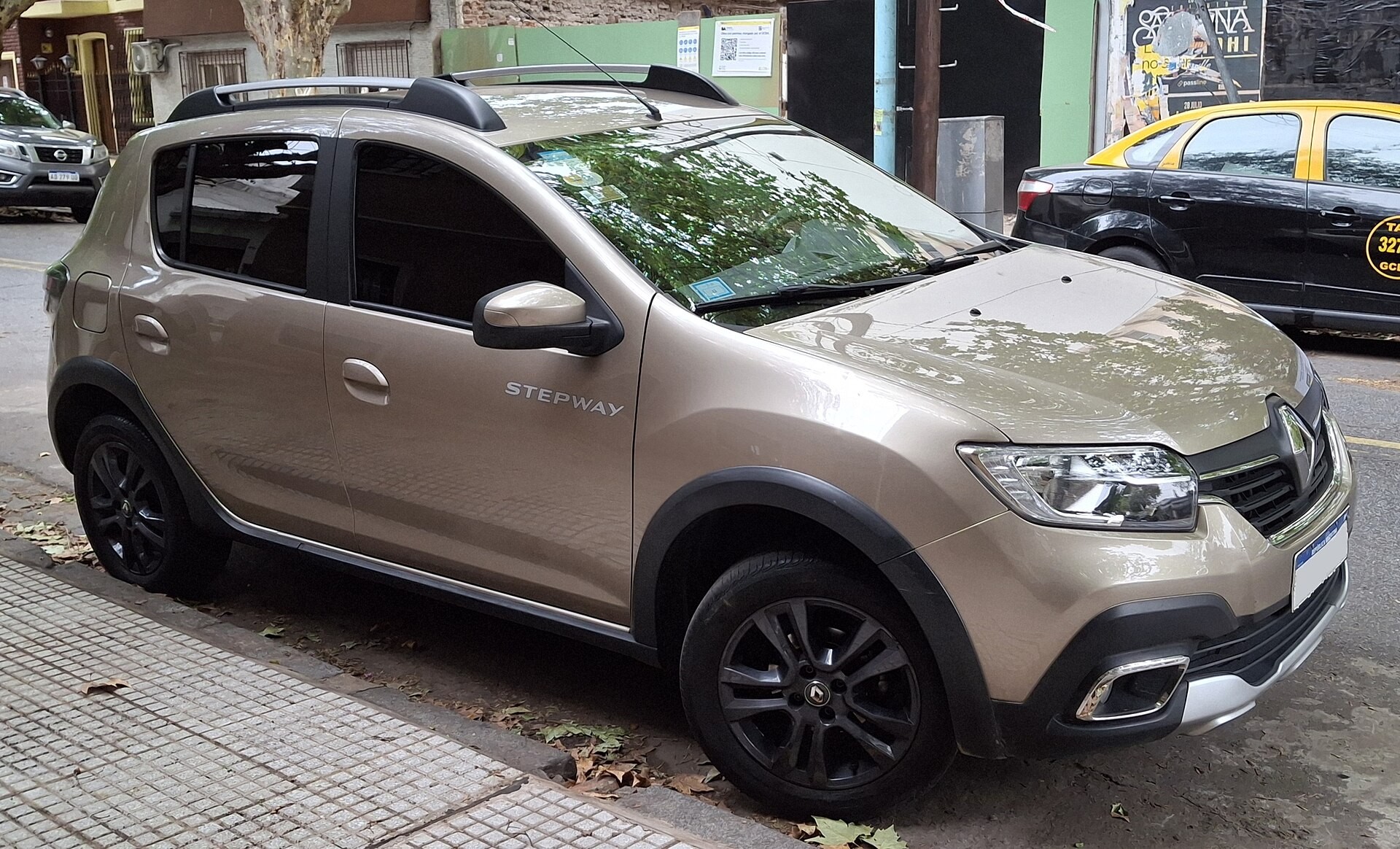 Опубликованы первые официальные фото Renault Sandero Stepway